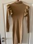 Нова елегантна миди midi спортно елегантна ежедневна ластична бежова рокля рипс тип поло яка , снимка 10