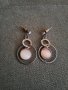 Обеци метал меден цвят с розов седеф и бели камъчета с щифт, снимка 1 - Обеци - 41772026