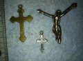 ЛОТ ТРИ СТАРИ МЕТАЛНИ КРЪСТЧЕТА РАЗПЯТИЕ 39223, снимка 2