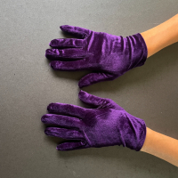 Елегантни къси дамски ръкавици от лилав плюш 8648, снимка 4 - Ръкавици - 44290651