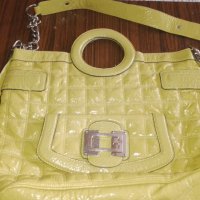 Голяма чанта Guess цвят лайм , снимка 1 - Чанти - 41204610