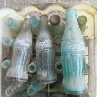 Стари шишета от Coca-Cola. 250ml. Шише Кока - Кола. Каси с амбалаж. Безалкохолно, снимка 2 - Антикварни и старинни предмети - 39457475