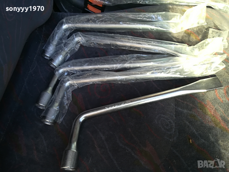 КЛЮЧ 17 ЗА ГУМИ 0704221747, снимка 1