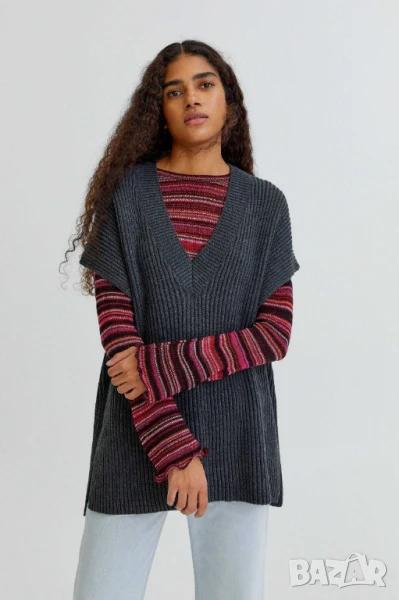 Дамска плетена жилетка с V-образно деколте Pull&Bear, Сива, L, снимка 1