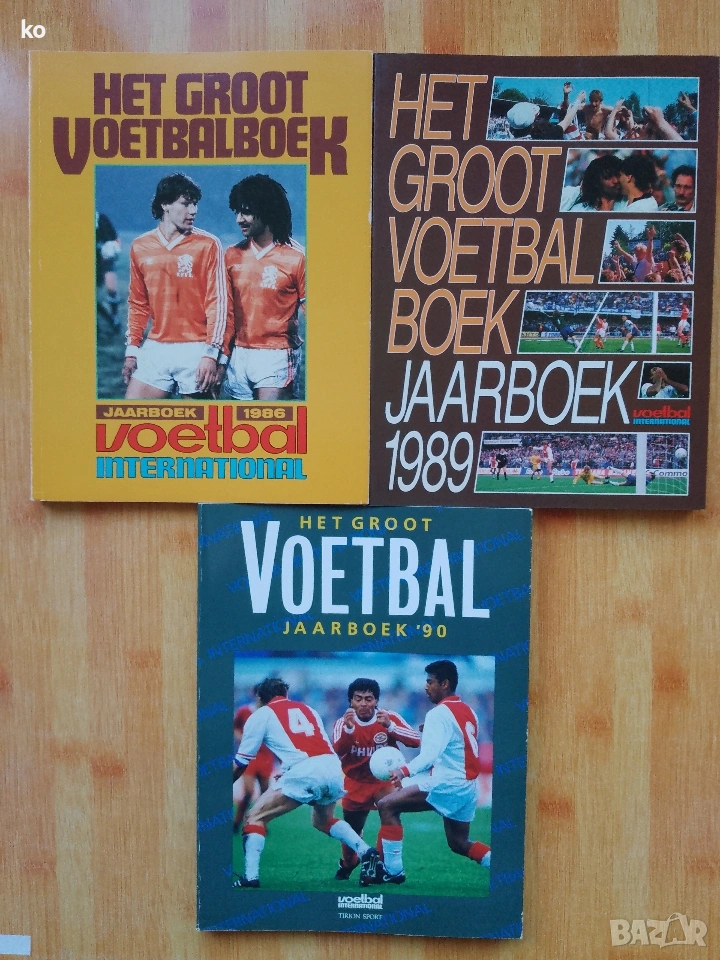 Футболни списания -холандски годишници за международен футбол 1986,1989,1990г, снимка 1