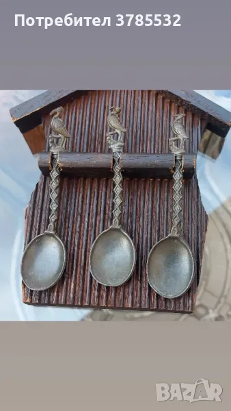 калаени лъжички върху дървен постамент , снимка 1