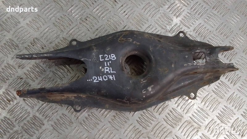 Носач Mercedes CLS250 CDI C218 2011г.(заден ляв)	, снимка 1