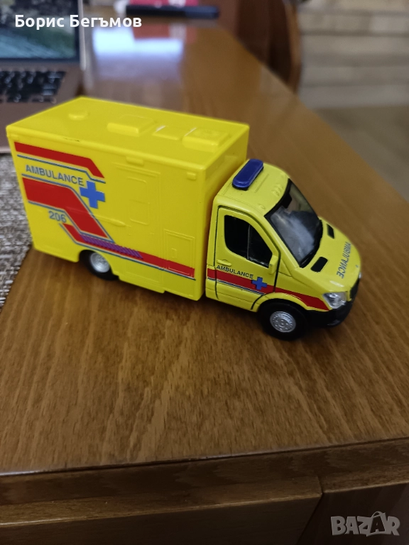 Количка WELLY MERCEDES-BENZ SPRINTER AMBULANCE 1:40, снимка 1