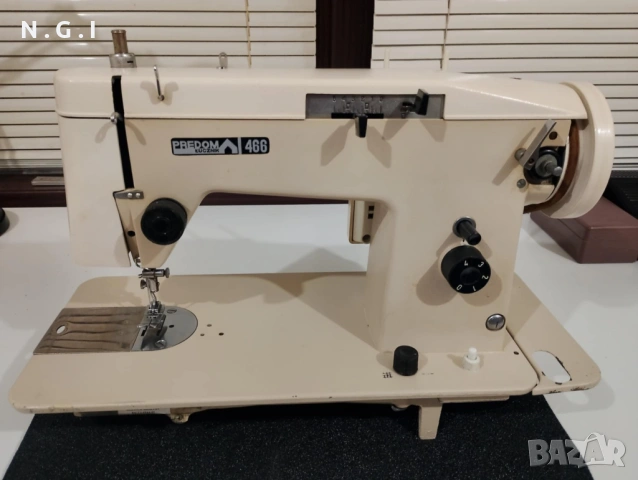 Luchnik-Predom-466 шевна машина-като нова, снимка 2 - Шевни машини - 53289159