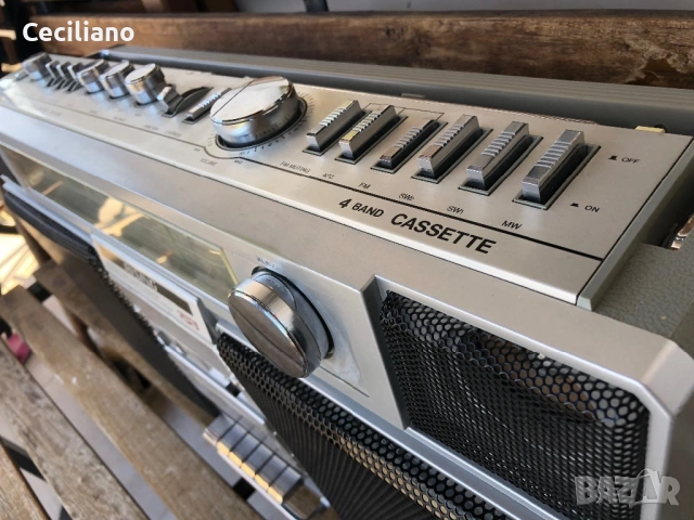 Радиокасетофон Rising SRC-2005 Vintage Boombox – колекционерски модел!, снимка 8 - Радиокасетофони, транзистори - 53830574