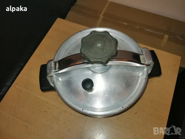 Продавам руска 6-литрова алуминиева тенджера под налягане, снимка 2 - Съдове за готвене - 49143681