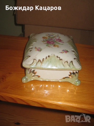 Красива порцеланова кутия, за карти или бижута.Цена - 8 евро.Пращам по Еконт., снимка 4 - Антикварни и старинни предмети - 53444777