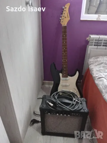 електрическа китара и кубе 