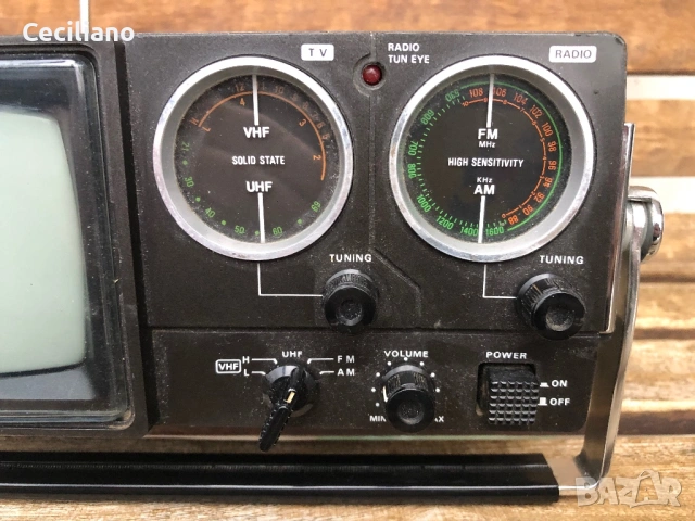 Продавам ретро телевизор с радио CROWN 5TV-524RA, произведен в Япония. , снимка 2 - Радиокасетофони, транзистори - 53384529