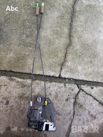 Задна дясна брава Тойота Авенсис т25