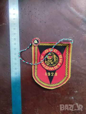 Продавам стари футболни флагчета и значки I V, снимка 4 - Колекции - 44381731