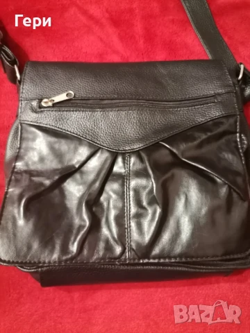Черна чанта с много прегради