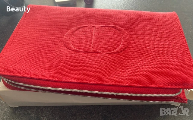 Портфейл Dior , снимка 3 - Портфейли, портмонета - 51102305