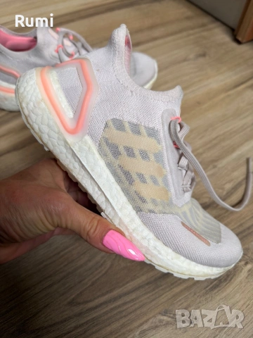 Оригинални маратонки adidas (WMNS) adidas UltraBoost! 36 н, снимка 2 - Маратонки - 53660123