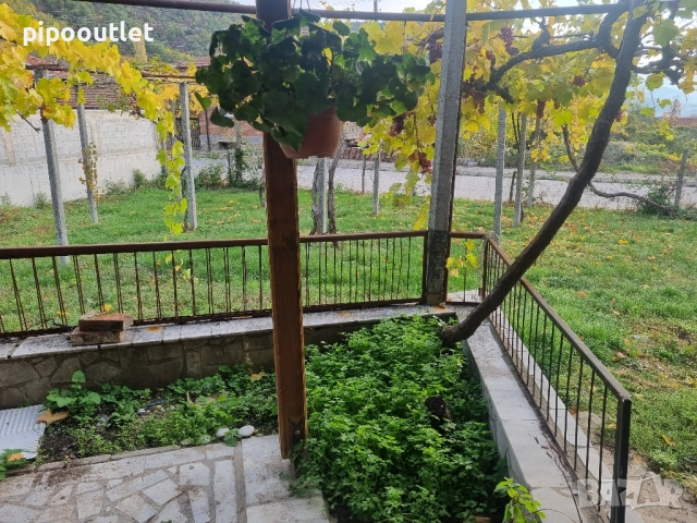 Продавам къща в село Горна Брезница община Кресна , снимка 2 - Къщи - 52411260