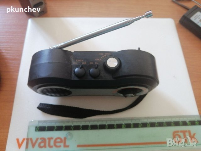AM/FM радио с динамо и фенерче, снимка 3 - Радиокасетофони, транзистори - 41796035
