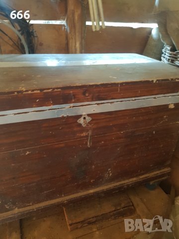 Дървен съндък и куфар