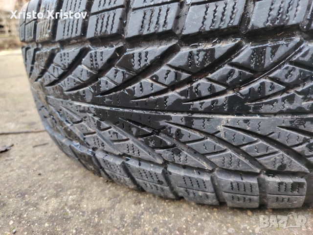 Зимни гуми 235/60/18, снимка 2 - Гуми и джанти - 53062205