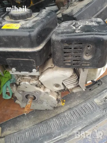 Безинов двигател Briggs & Stratton -VANGUARD 6,5 к.с   на части, снимка 2 - Градинска техника - 49147628