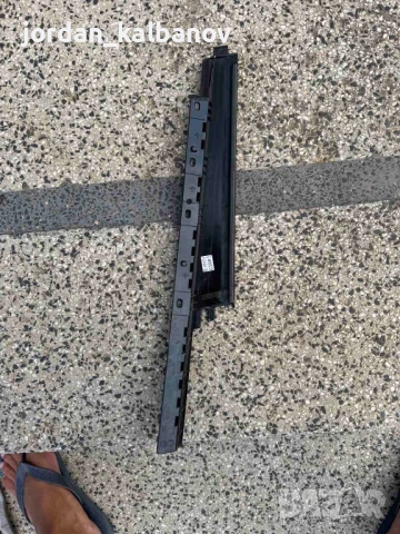 Вертикална външна лайсна на предна дясна врата на Range Rover Evoque само за 100лв. BJ32-20554, снимка 2 - Части - 51127576