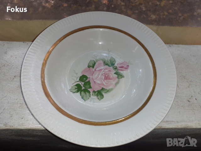 Порцеланова чиния с роза и златен кант маркировка порцелан