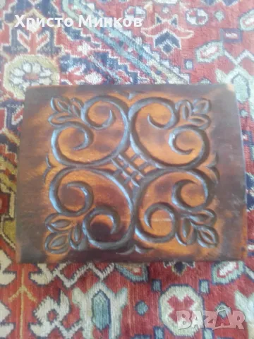 Кутия за бижута с дърворезба