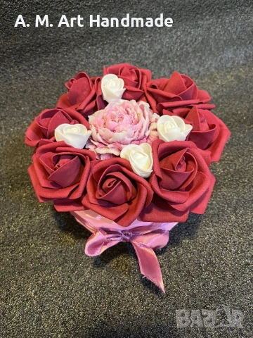 🌸 Ръчно изработена кашпа с вечни рози – Бебешко розово и Гланц, снимка 2 - Романтични подаръци - 53456006