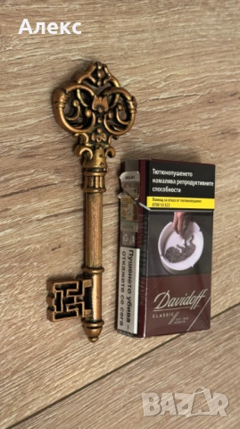 Голям пластмасов ключ