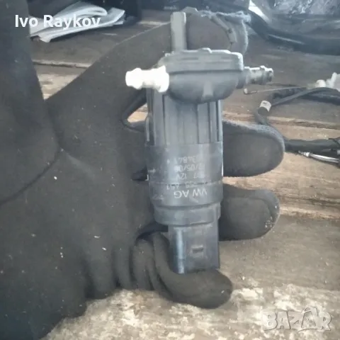 Помпа за чистачки VW 1K6 955 651