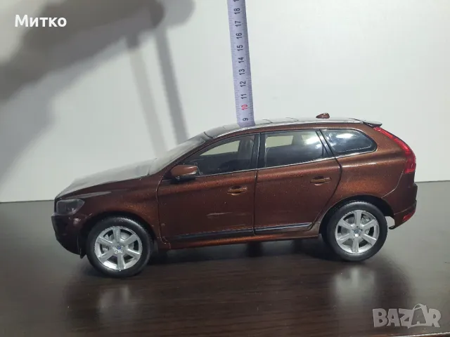 Умален модел VOLVO XC 60 мащаб 1:18, снимка 6 - Колекции - 49775873