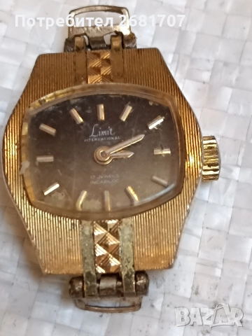 позлатен дамски часовник Limit 