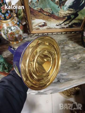 Месингов авторски чайник ,калайдисан отвътре и ръчно изрисуван и с лаково покритие отвън. Порцеланов, снимка 6 - Декорация за дома - 47979733