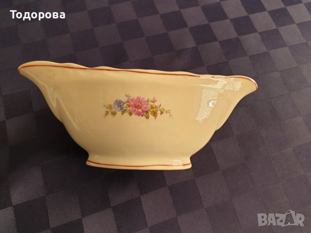 Българска порцеланова сосиера-Китка-Нови пазар, снимка 5 - Чинии - 41748580