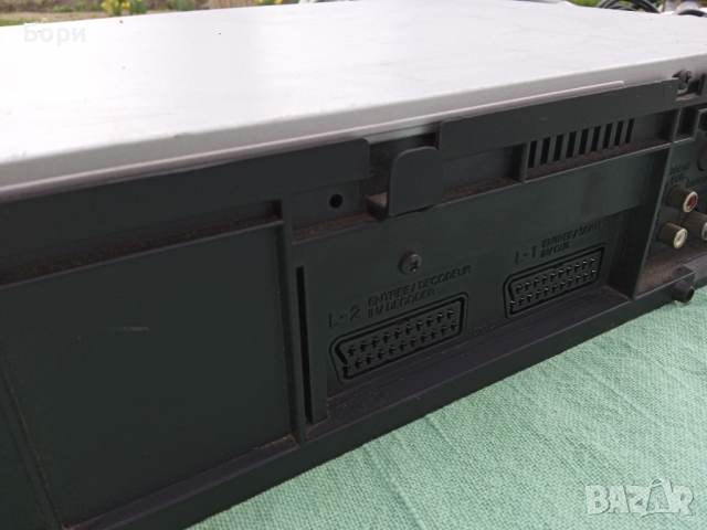 JVC Super VHS HI-FI  HR-S 5972, снимка 11 - Плейъри, домашно кино, прожектори - 36423871