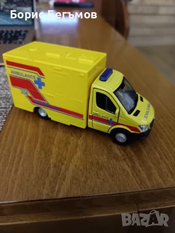 Количка WELLY MERCEDES-BENZ SPRINTER AMBULANCE 1:40