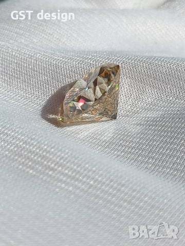 Огромен Топ 9,55 карата Фенси Златно Диамант Мойсанит Diamond Moissanite , снимка 5 - Други - 36279191