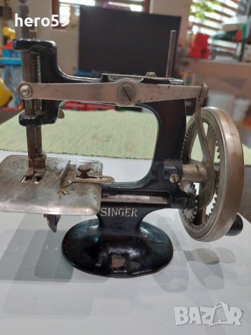  Малка Шевна машинка Сингер(SINGER), снимка 1