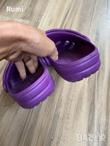 Оригинални тъмно лилави чехли Crocs ! 33-34 н, снимка 6 - Детски сандали и чехли - 40846697