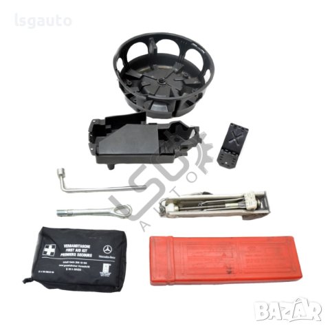 Комплект крик, ключ за гуми, кука за теглене, авариен триъгълник, аптечка и стойка/клин за гуми Merc, снимка 2 - Части - 41945216