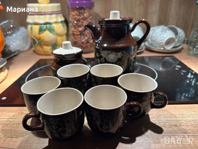 Продавам нов порцеланов сервиз за кафе, 6  броя чаши, каничка и захарница, снимка 2 - Сервизи - 47753418