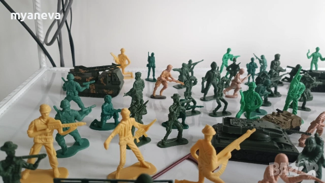 Стари играчки, войници, танкове и други екшън фигури , снимка 7 - Фигурки - 53454971