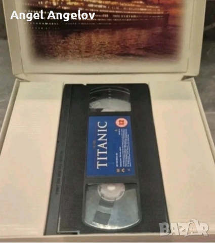 Titanic Collectors Box Edition VHS Set with Postcards And 35mm Film, снимка 4 - DVD филми - 53666679