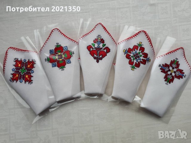 Ръчно бродирани копринени кърпички с български мотиви