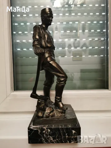 Бронзова скулптура миньор с кирка, снимка 3 - Антикварни и старинни предмети - 49055641