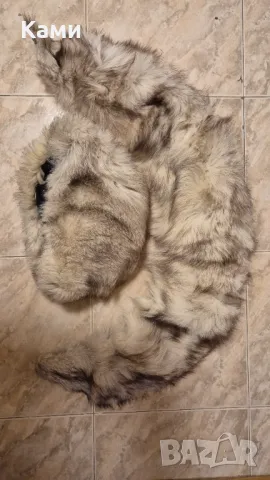 Шапка и яка лисица